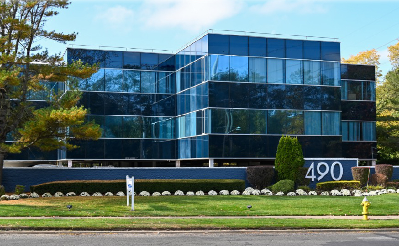 Raffa of Island Assocs. brokers 1,470 s/f lease